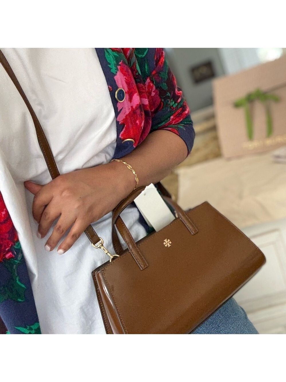 New 450+ Tory Burch Emerson mini tote in rich walnut color Leathe - Picture 9 of 12